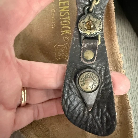 Birkenstock Gizeh Brown Leather Thong Sandals Brass/Gold Accents - Rare Find! - Picture 4 of 16